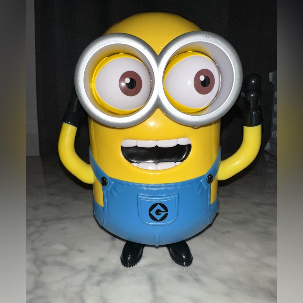 Despicable Me Bob The Minion Popcorn Bucket Universal Studios Eyes Move